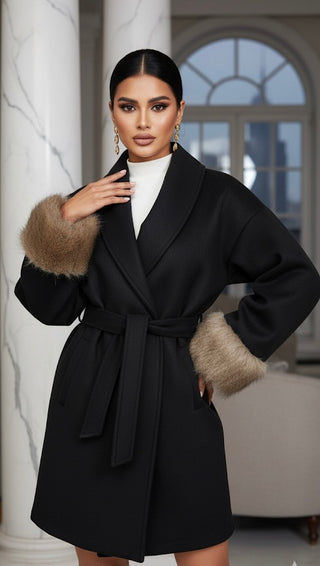 Manteljas met bont aan mouwen - zwart