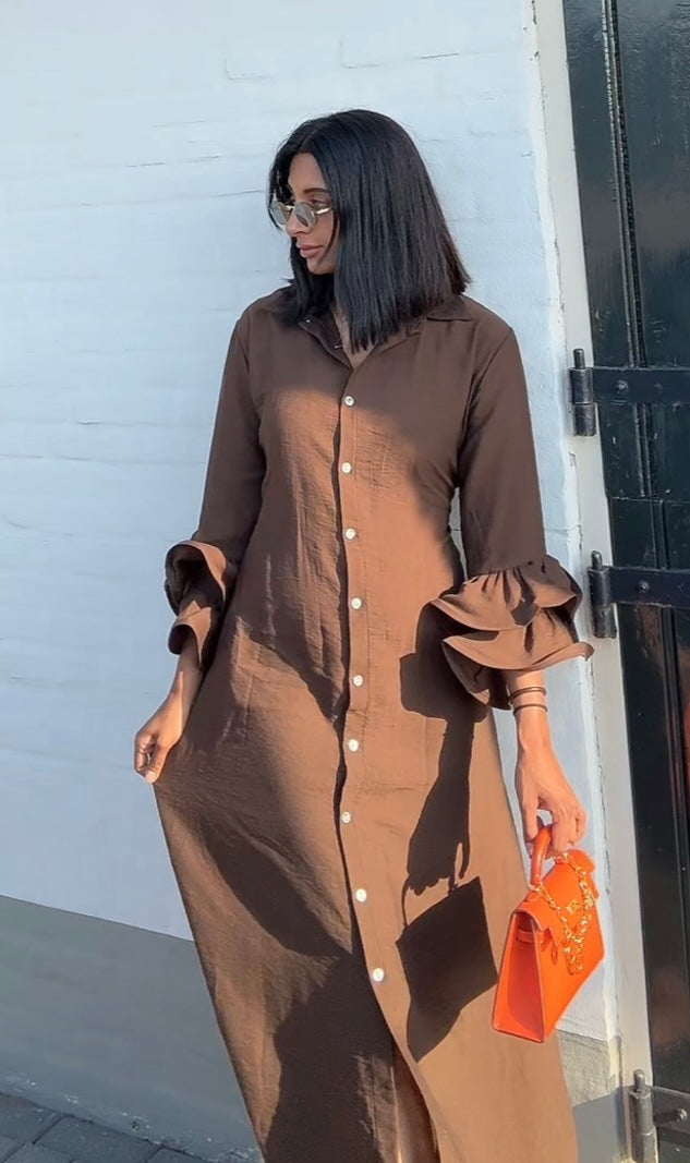 Jurk met ruffles van viscose donker bruin - M5250