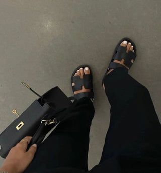 H SLIPPERS ZWART - UNISEX (MOST WANTED)