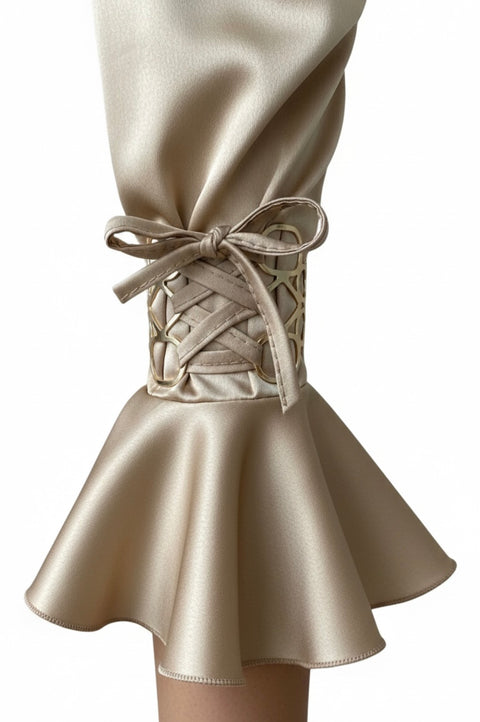 Satijnen Maxi Jurk met Tailleceintuur en Goudkleurige Bracelet - pre order