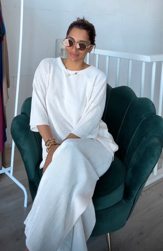 Plisse oversized blouse met korte mouwen en rekbare broek cream