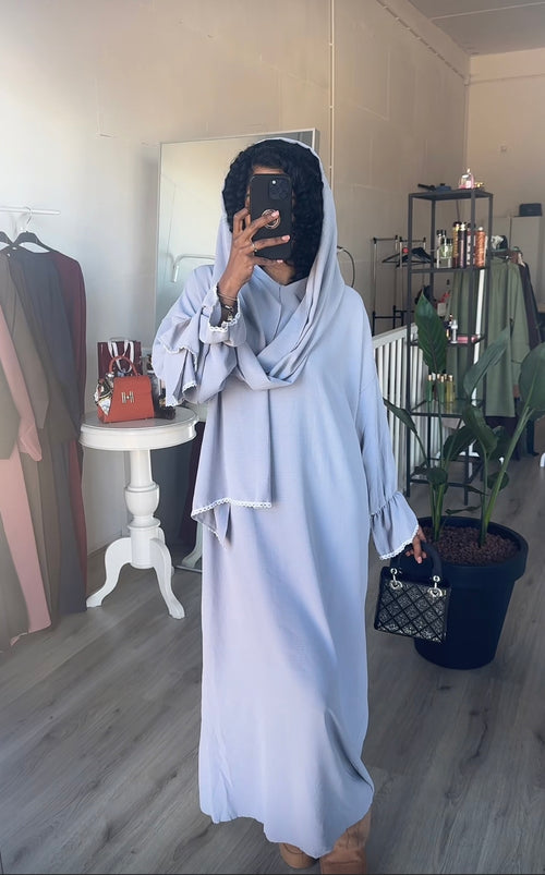 SS25 - abaya met headscarf grijs witte details