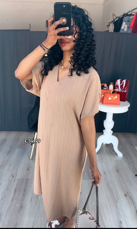 Ribbel wijde jurk met korte v hals beige