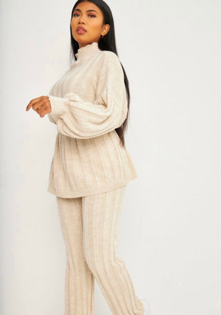 Amiri rekbare broek met oversized trui en een strik band