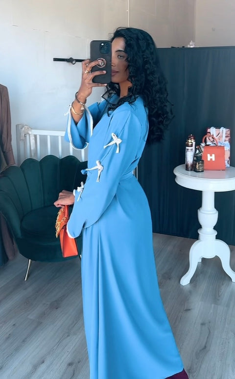 SS25 - blauwe jurk met strikjes aan mouwen