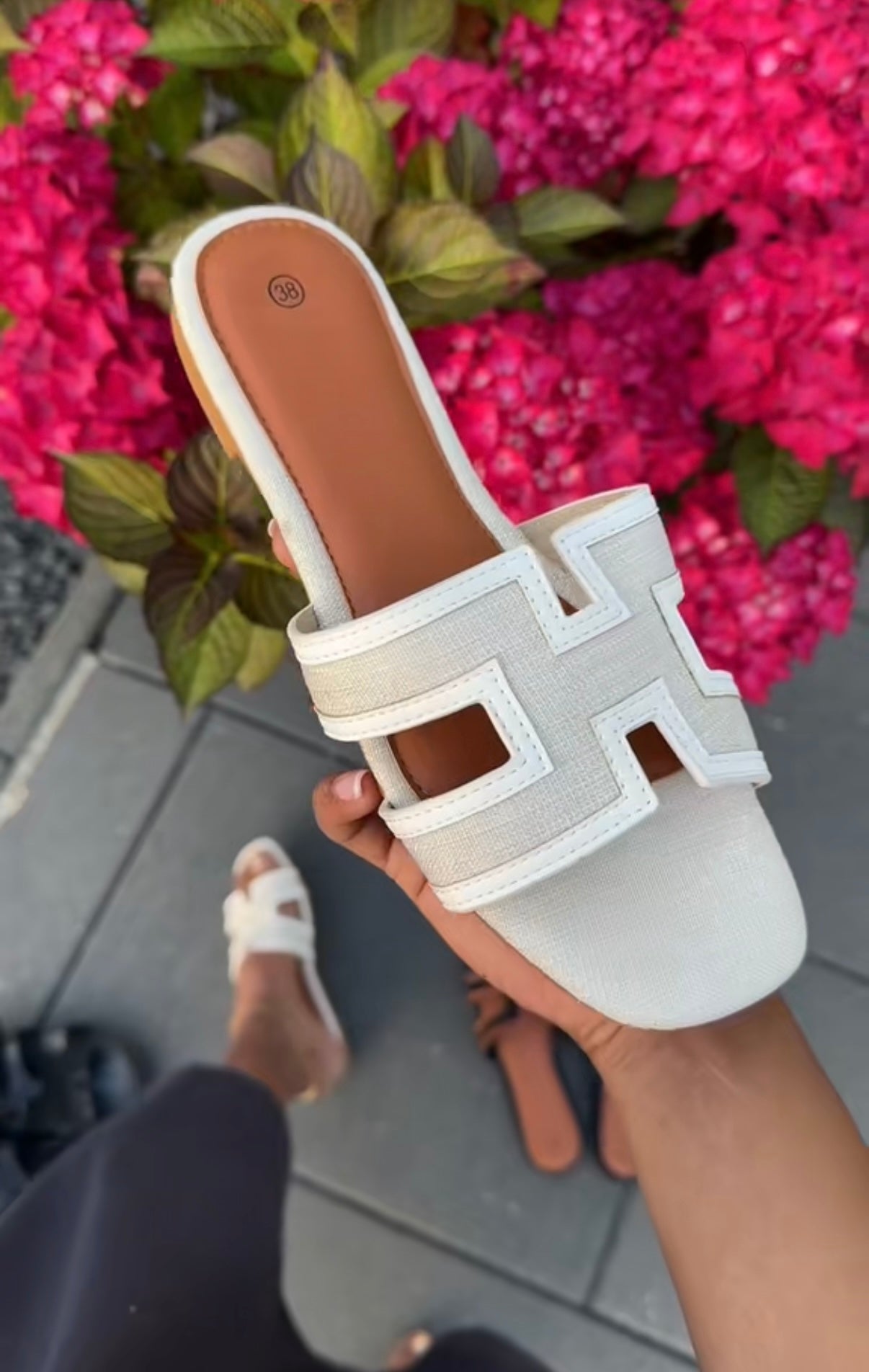 Slippers met wit creme - MIA