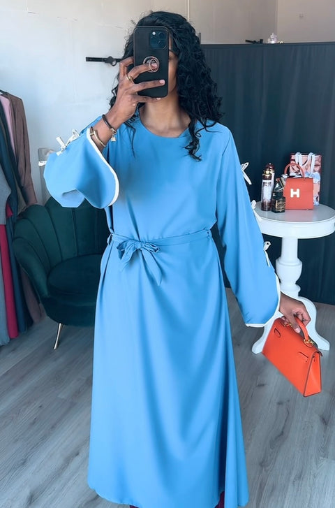 SS25 - blauwe jurk met strikjes aan mouwen