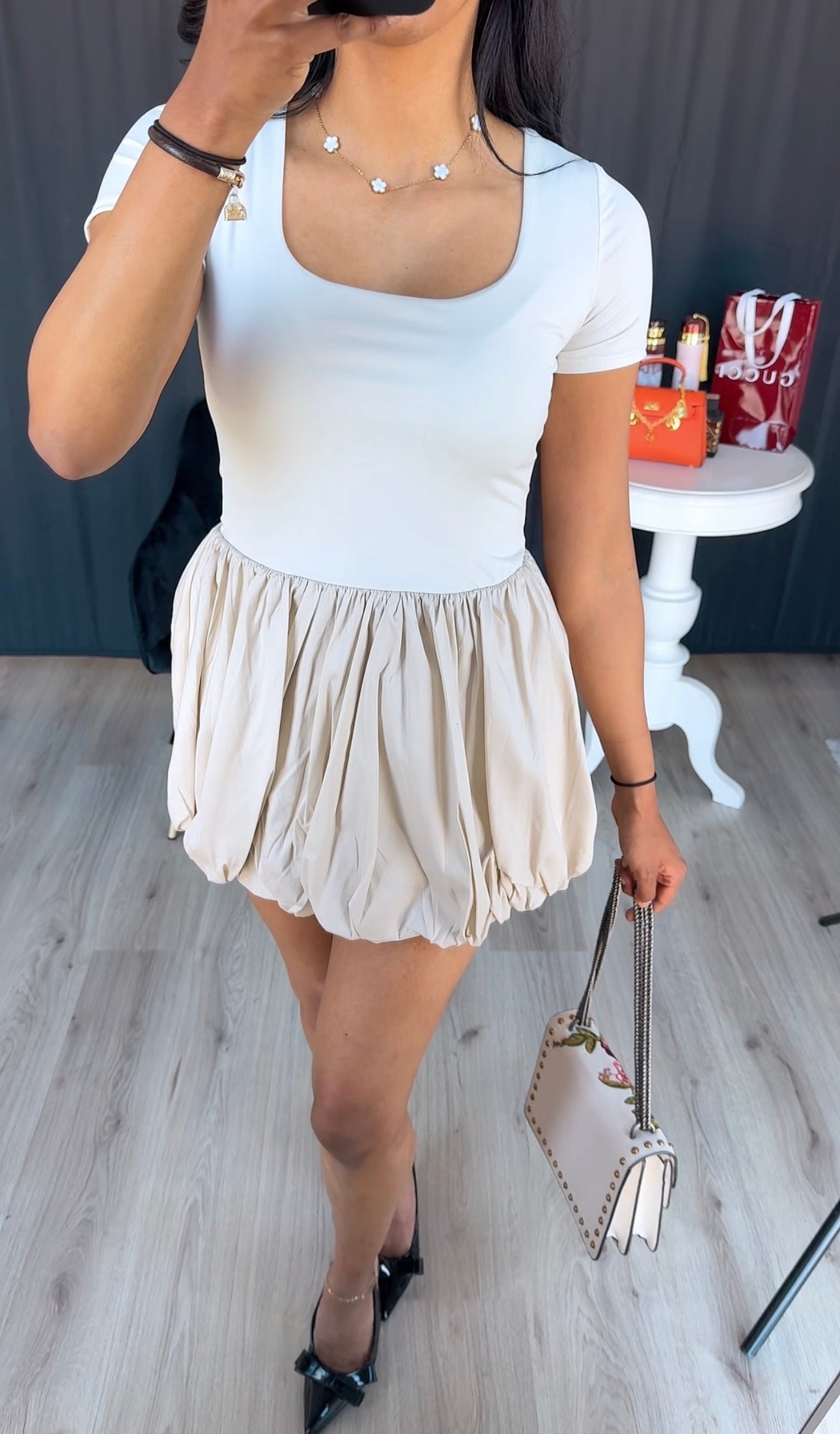 Stretch jurk met poff onderkant beige