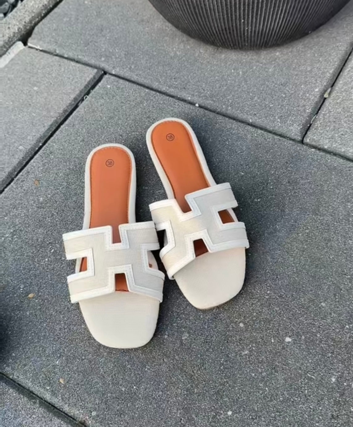 Slippers met wit creme - MIA