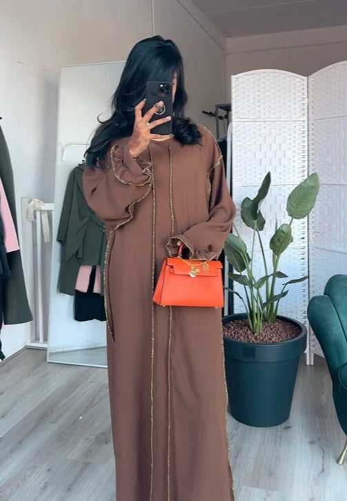 SS25 - Aicha abaya met gouden details ruches mouwen