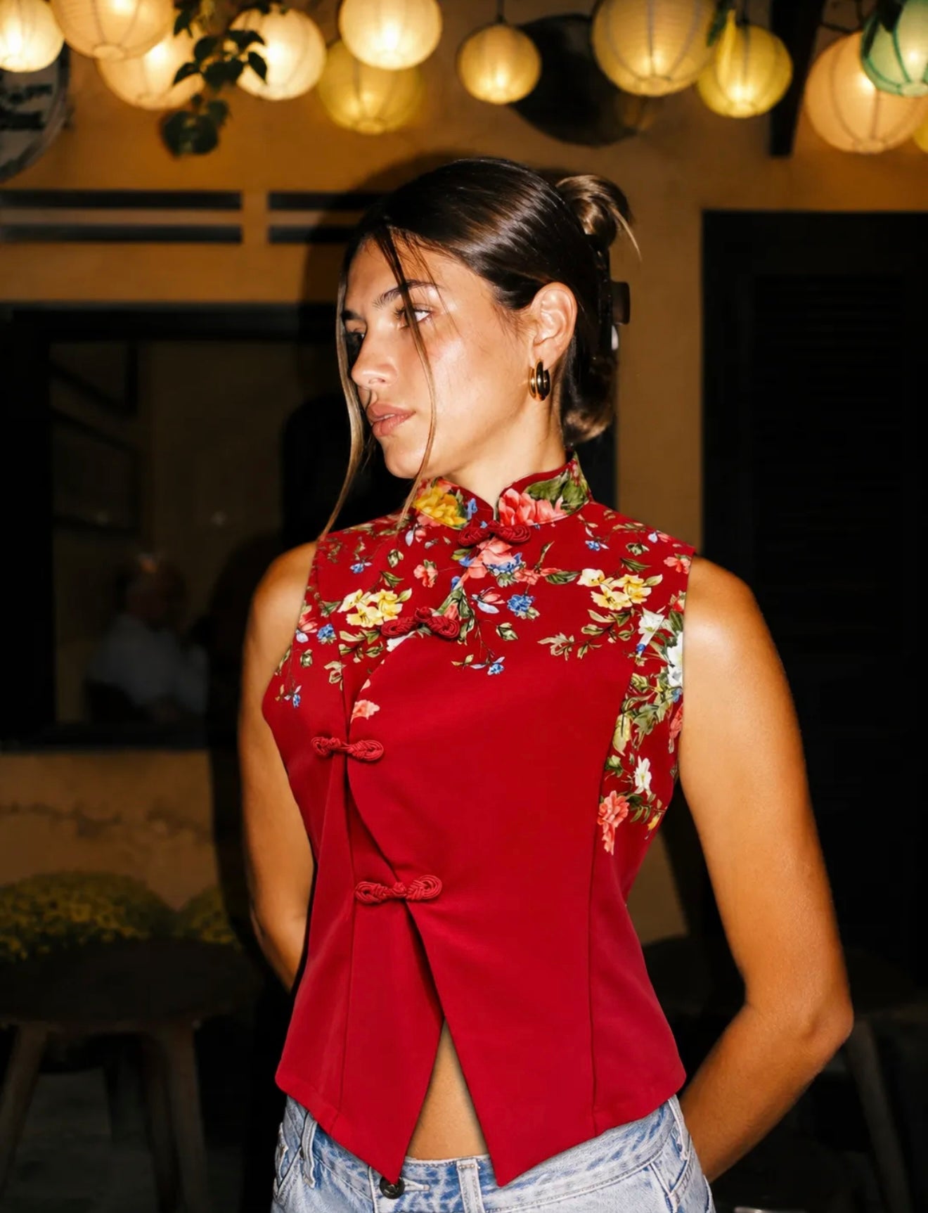 Geborduurde bloemen met aansluiting top - rood A3526