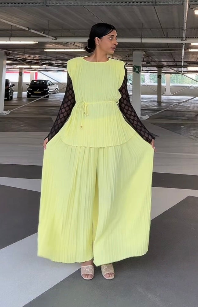 Plisse set butter yellow (PLUS)