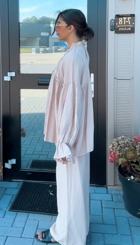 Strikjes blouse met rekbare wijde broek - beige