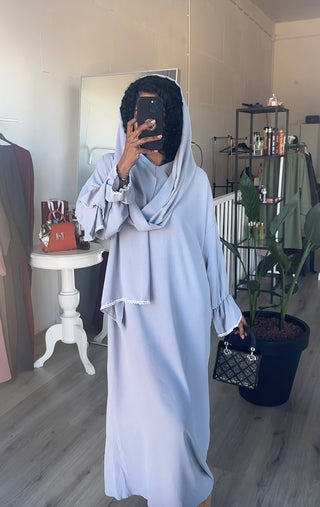 SS25 - abaya met headscarf grijs witte details