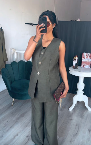 SS25 - Gilet met gouden knopen en rekbare broek