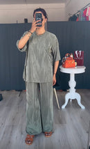 Plisse oversized blouse met rekbare broek kaki PRE ORDER