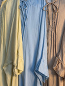 Oum rida beige viscose broek set en licht blauwe Sahara Abaya