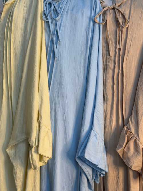 Oum rida beige viscose broek set en licht blauwe Sahara Abaya