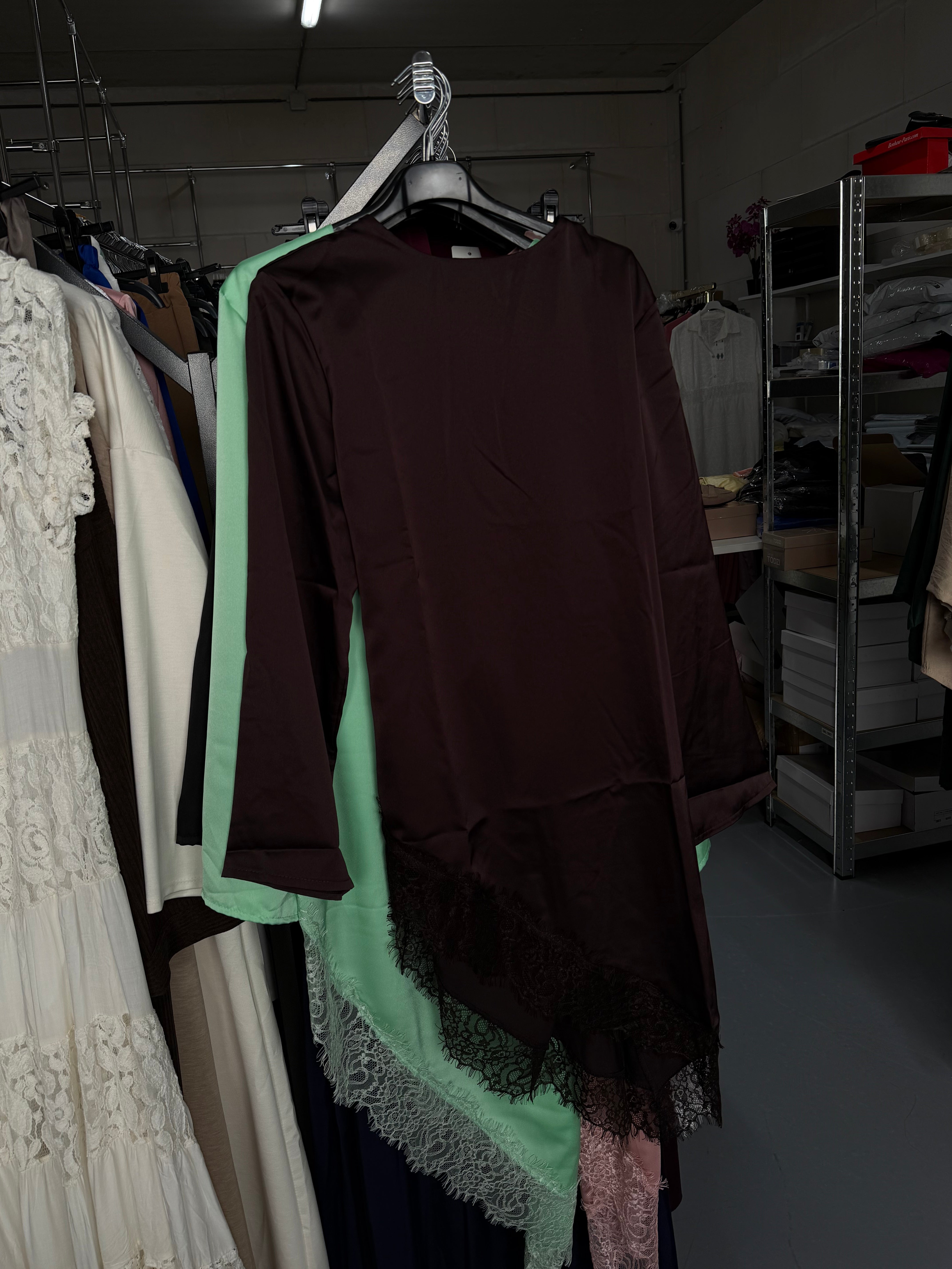 Moslima zwarte rok set Lace en bruine Lace blouse en bruine ribbels jurk en burgundy Lace kimono
