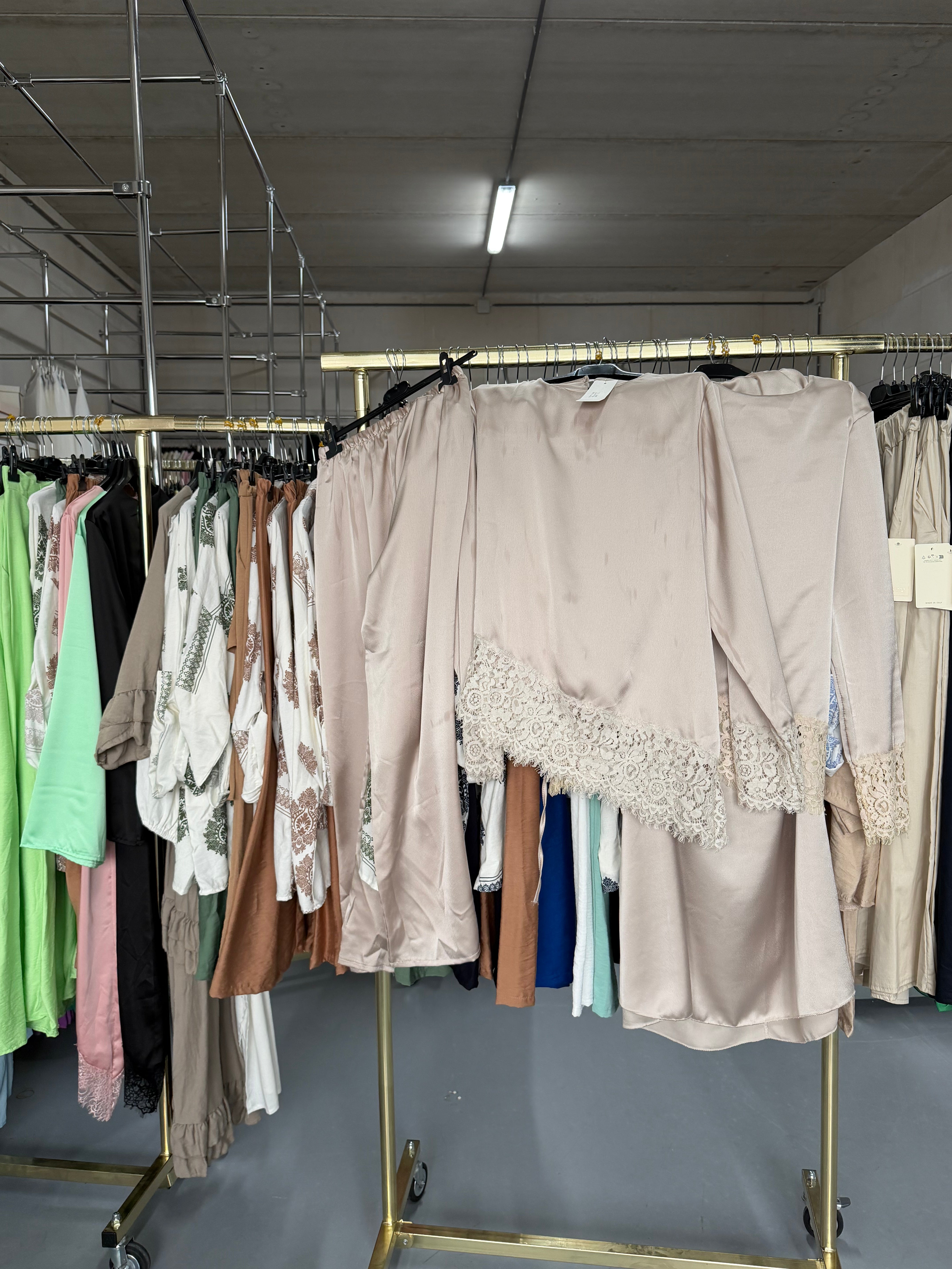 Sala Nama beige broek set met Lace