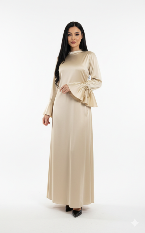 Satijnen Maxi Jurk met Tailleceintuur en Goudkleurige Bracelet - pre order