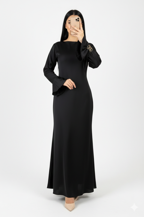 Satijnen Maxi Jurk met Tailleceintuur en Goudkleurige Bracelet - pre order