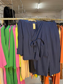 Sara blauwe kimono broek set en licht groene flora jurk en witte blauwe gestreepte jurk