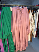 Chae.nurture Abaya oud roze Sahara en crème ruffles jurk met bandje en oud zalm roze flora jurk