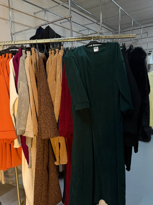 Elsie donker bruine comfy set en groene jurk ribbels