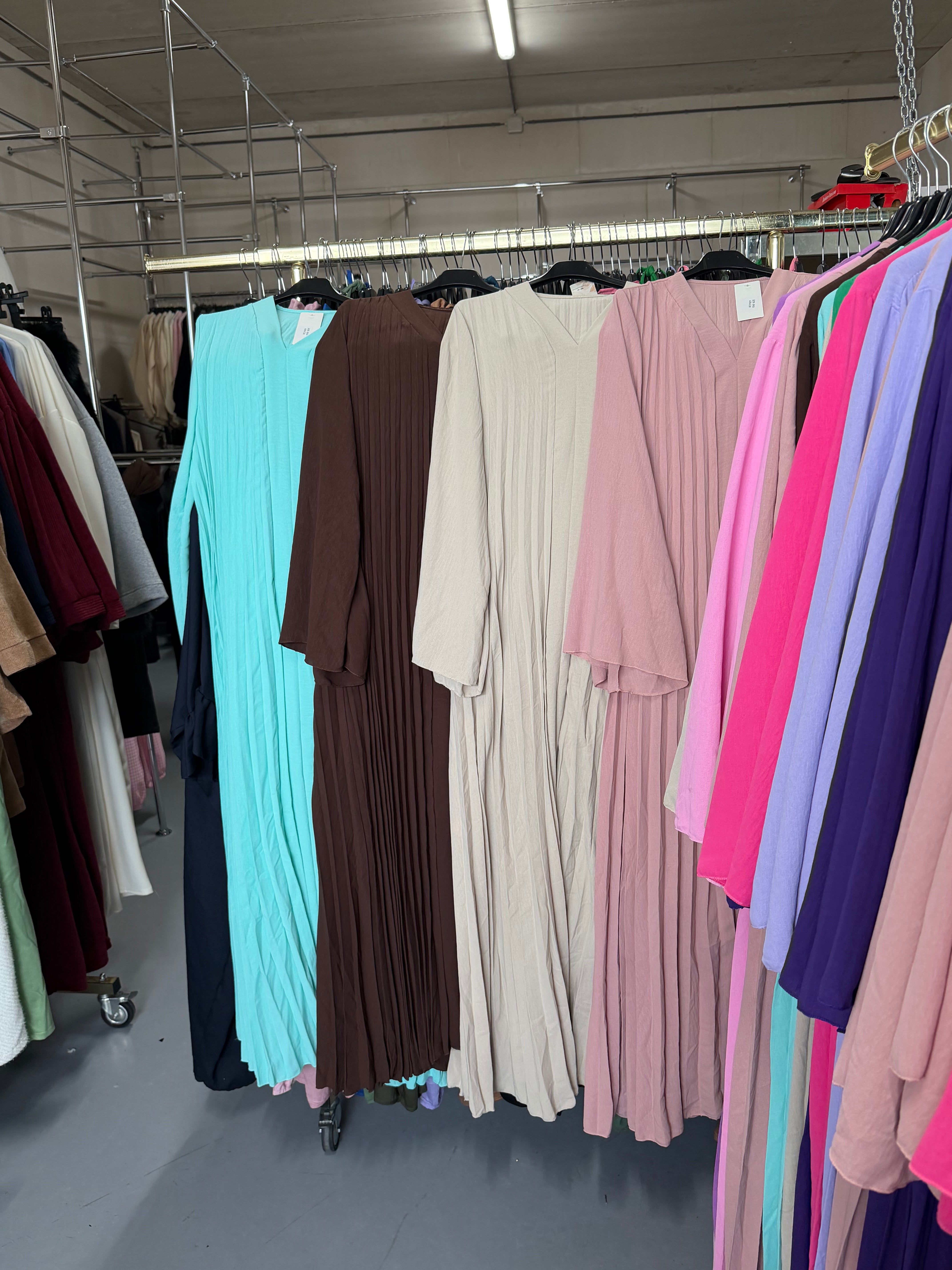 Noa donker paars en beige turqoise donker bruin en oud roze flora jurken