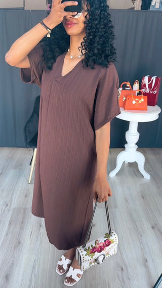 Ribbel wijde jurk met korte v hals bruin