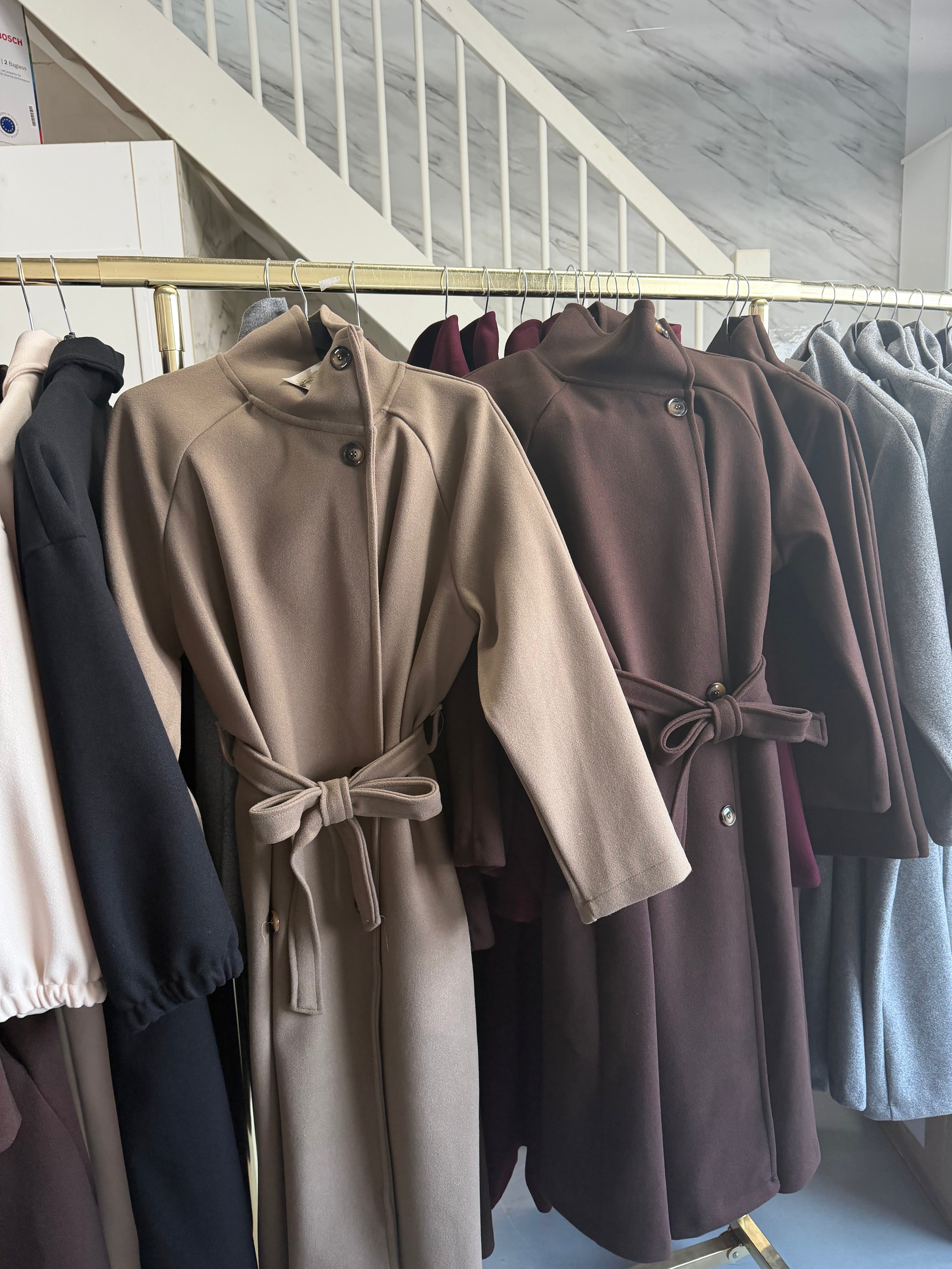 Najat taupe en bruin manteljas
