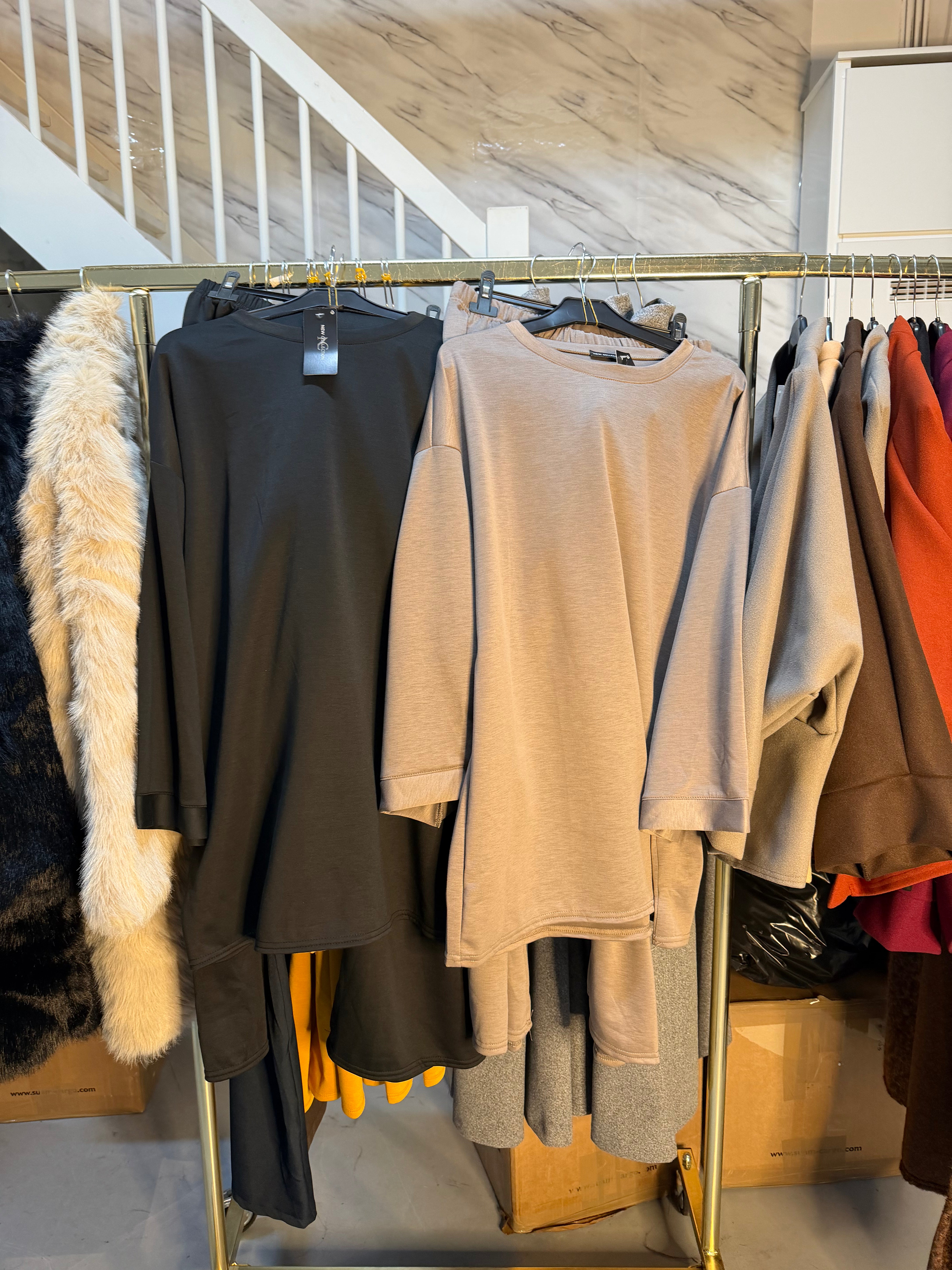 Hartje taupe en zwart comfy setjes