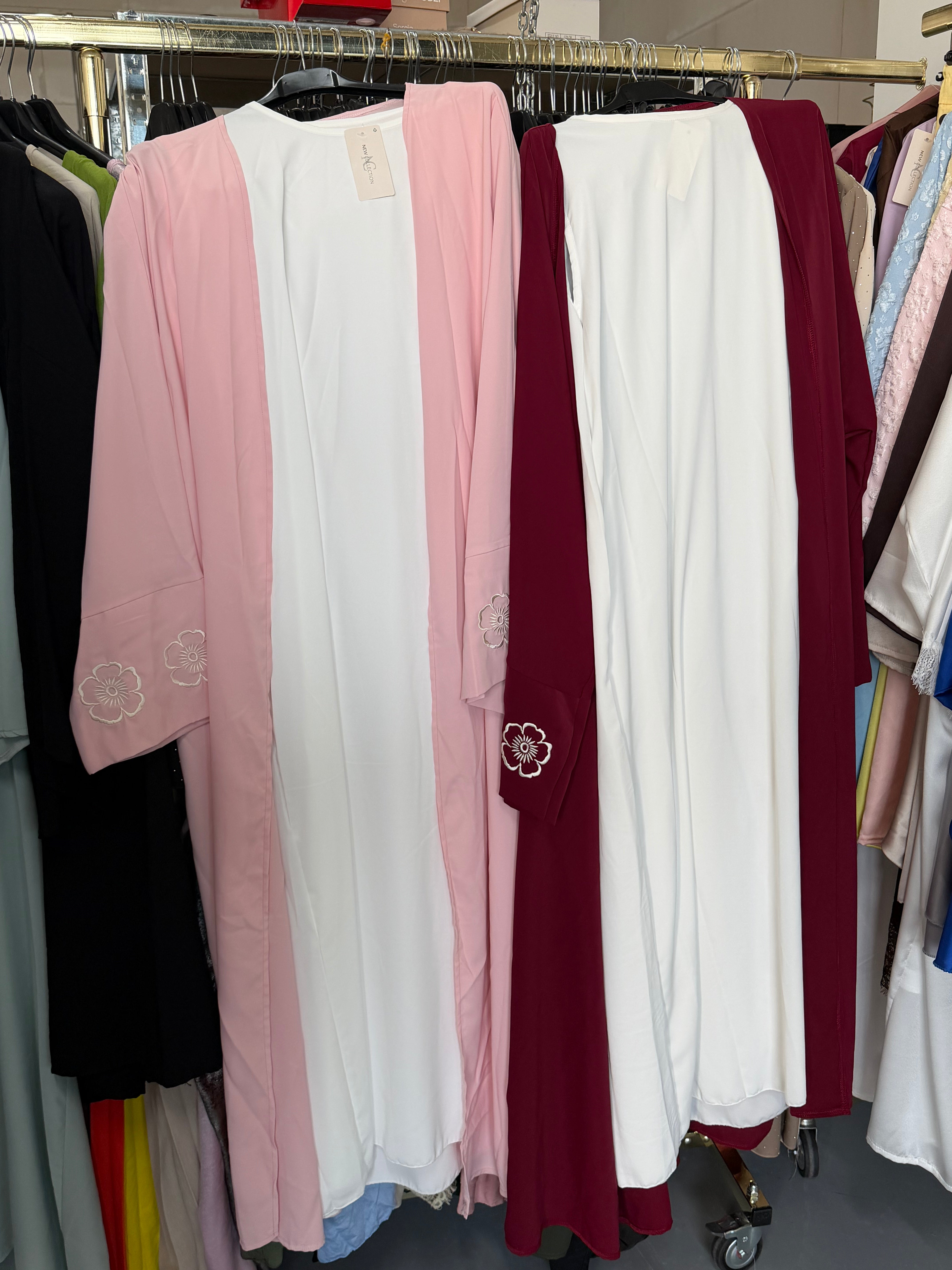 Bumbalu kimono met onderjurk wit bloemen burgundy en beige en flora beige