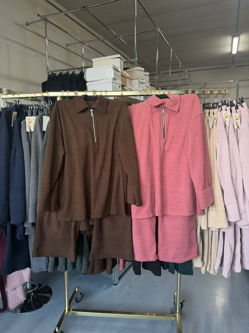Karin donker roze en bruin comfy setjes