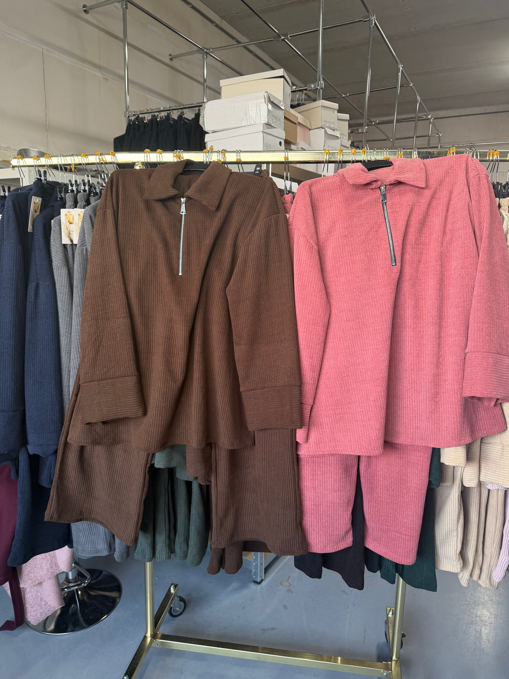 Clock it donker roze en donker bruin comfy setjes