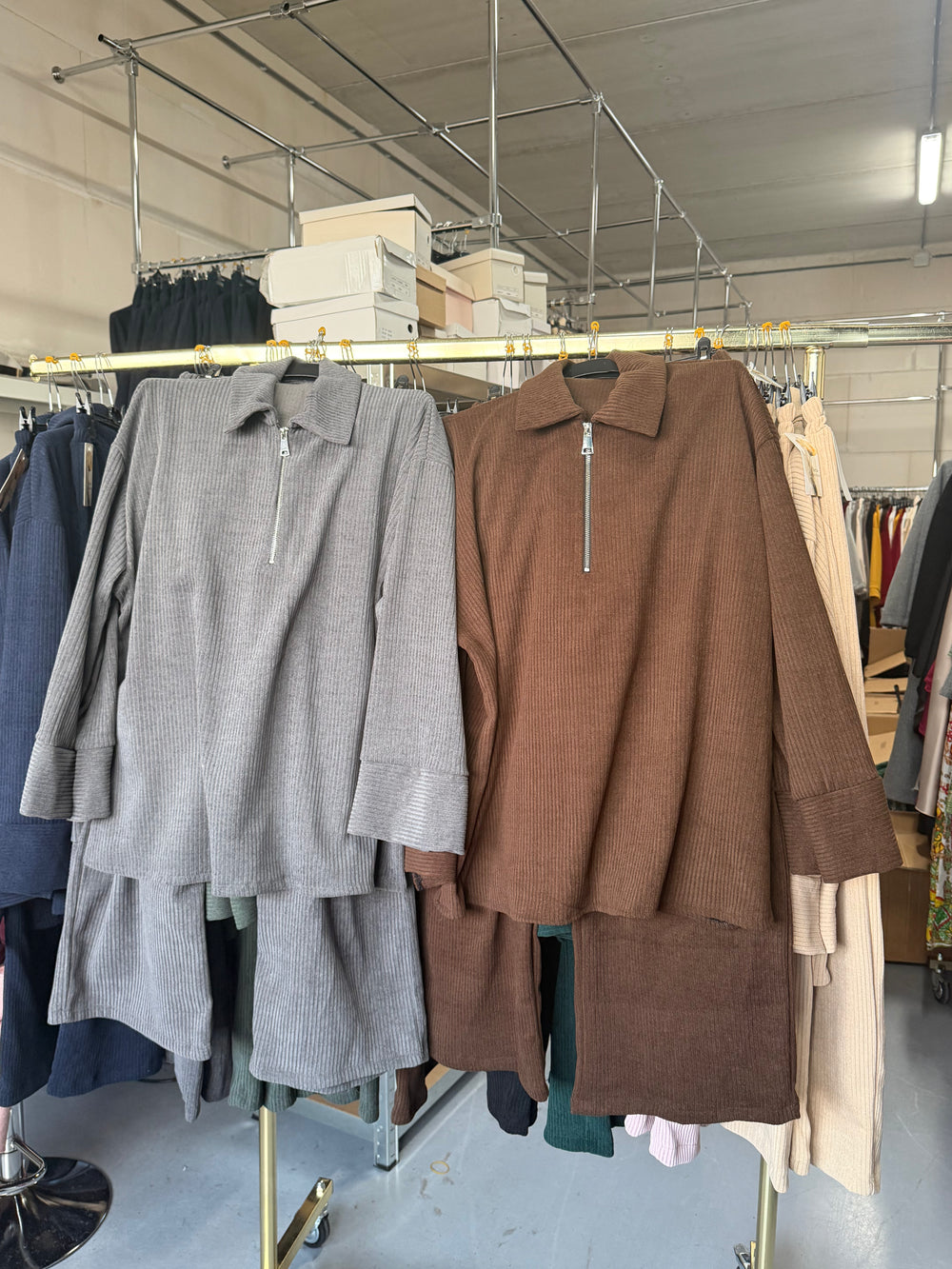 Emine grijs en donker bruin comfy setjes