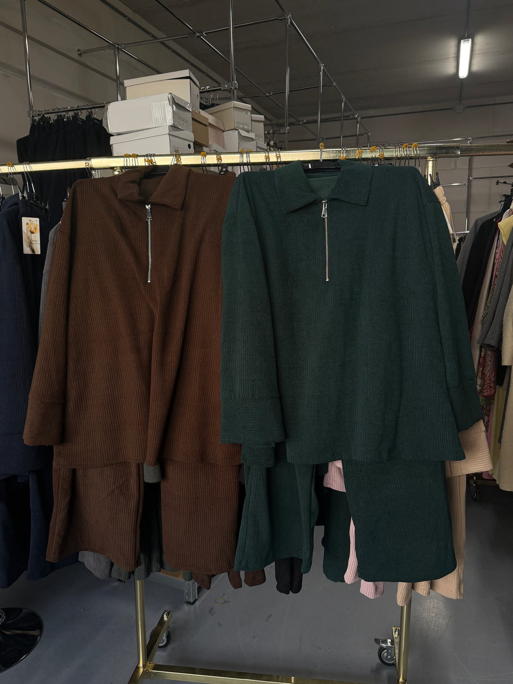 Duut_gosee licht roze en grijs en donker bruin en donker groen comfy setjes
