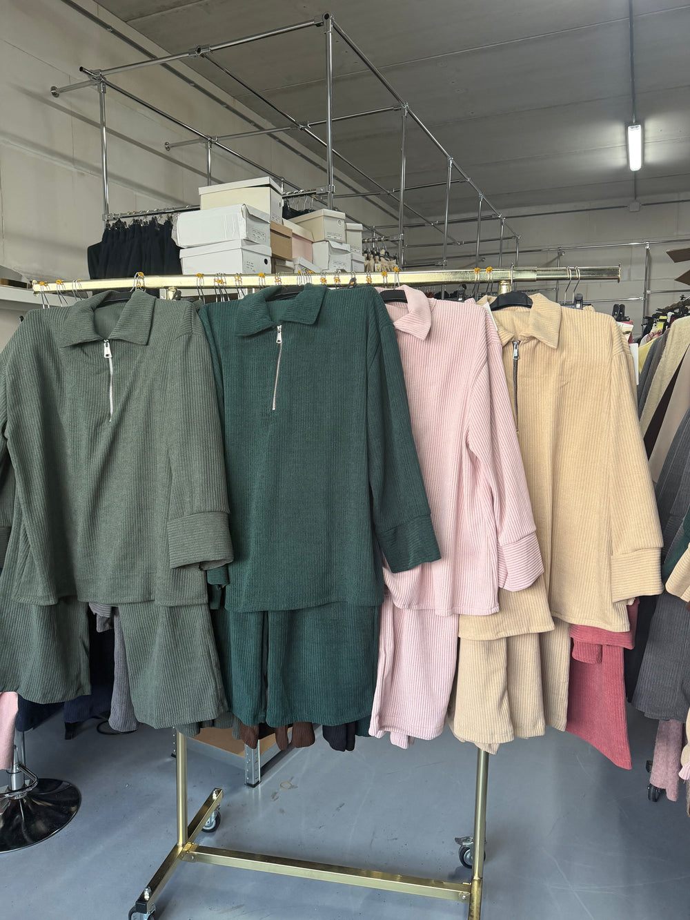 Clock it licht roze en beige en donker groen en groen comfy setjes