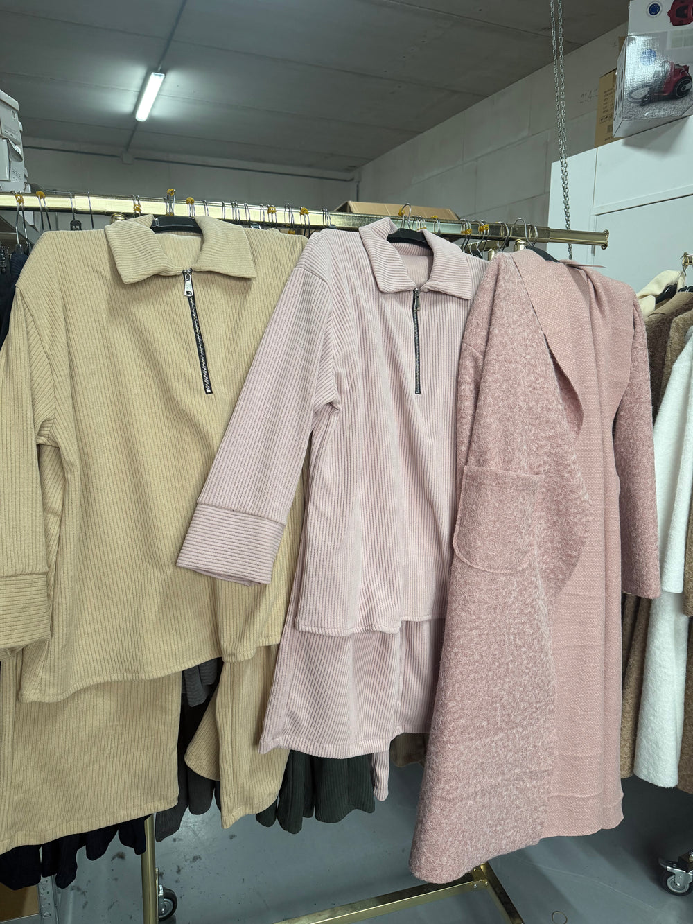 Beige en roze comfy setjes en roze teddy manteljas