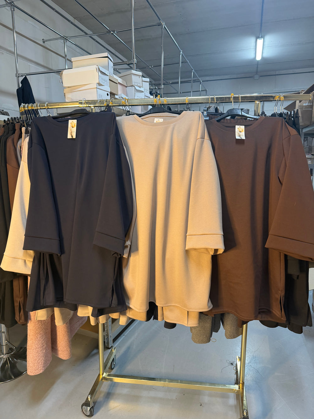 AnisaNL taupe, zwart en bruin comfy setjes
