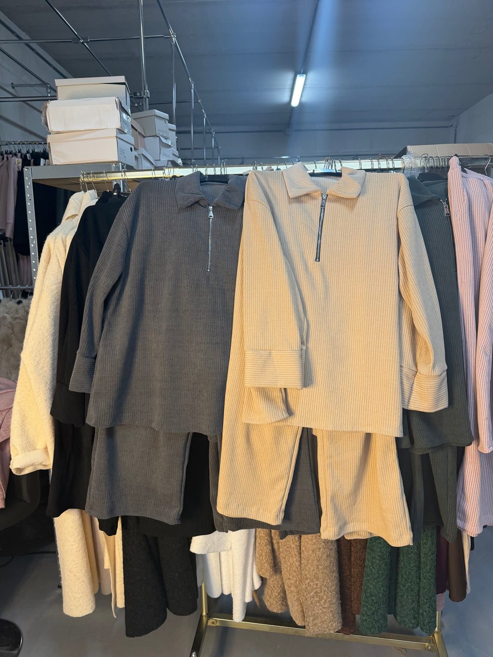 Fahiimah grijs en beige comfy setjes