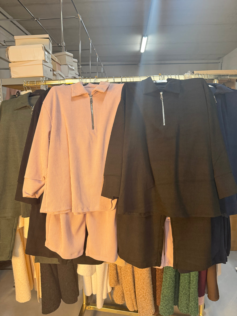Inaya roze en zwart comfy setjes