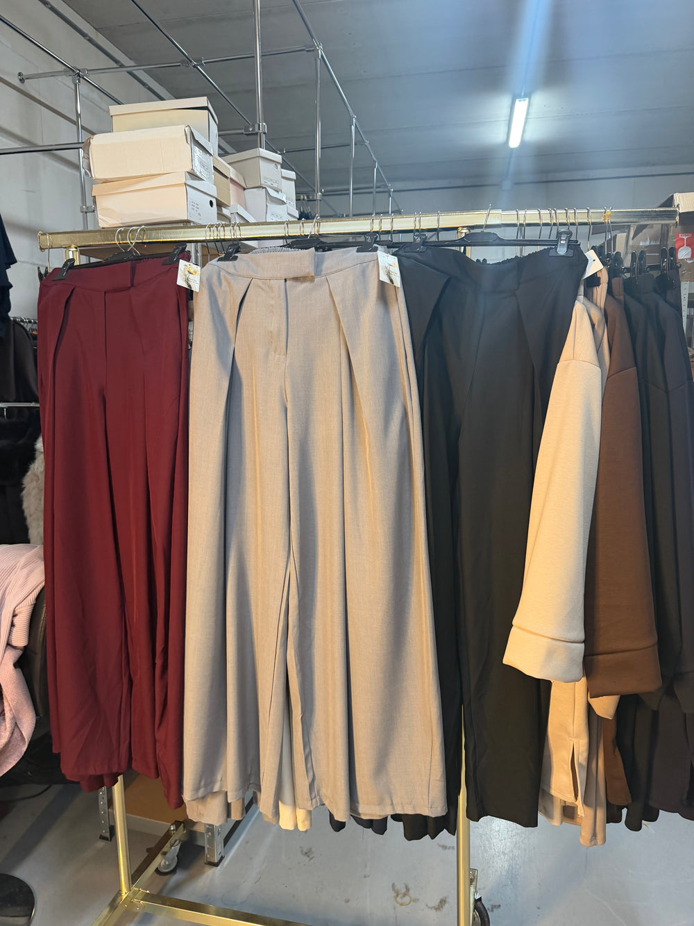 Selly beige en grijs en zwart en burgundy pantalon