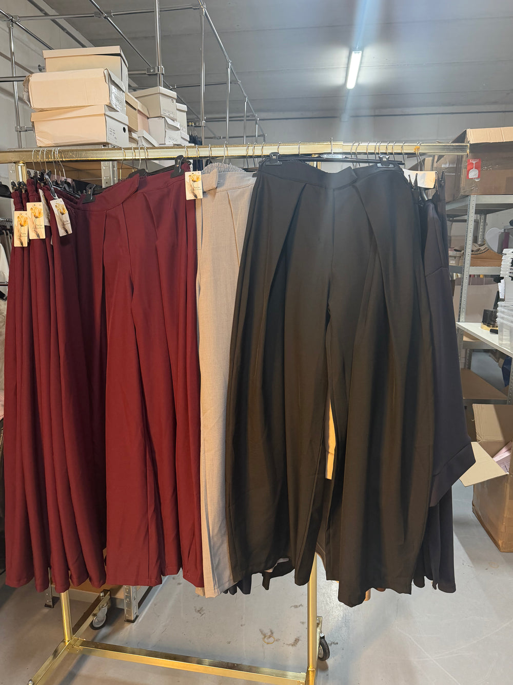 Amirah burgundy en grijs en zwart pantalonnen