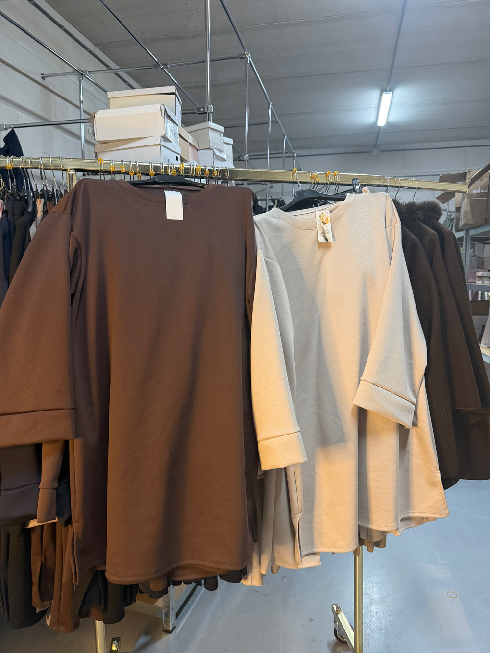 Oem zwart en en taupe met streep broek setjes en bruine poncho met bont