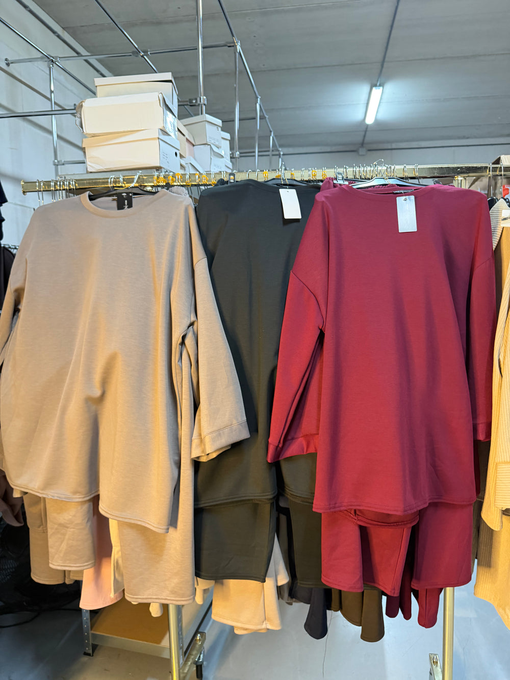 Good.byee burgundy en zwart en taupe comfy setjes