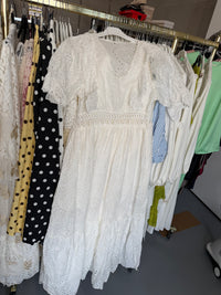 Maan - katoenen jurk met ruffles wit