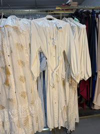 Miauw witte jurk katoen met bloemen (aanvullen bestelling)