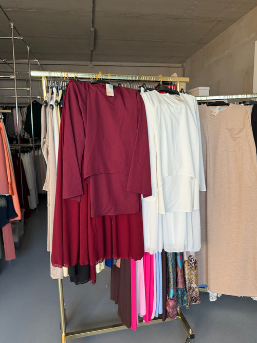 xnevermindd burgundy en wit Zaria rok setjes